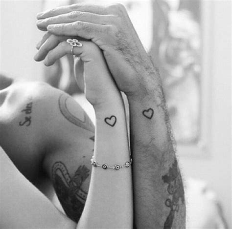 tatuaje para pareja pequeños|tatuajes para parejas enamoradas.